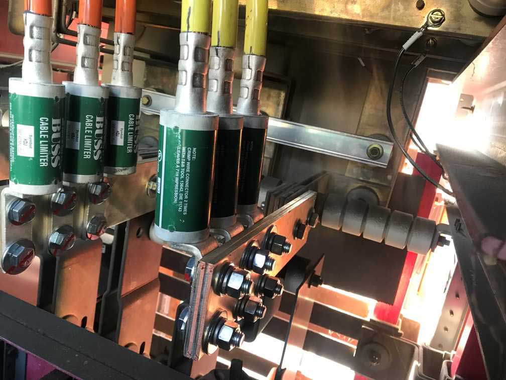 Photo 3. Tap conductors of Phase C bus tap