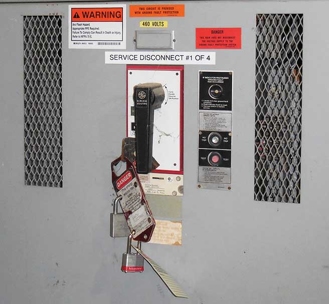 Photo 3. Simple lockout with two qualified persons having exclusive control.