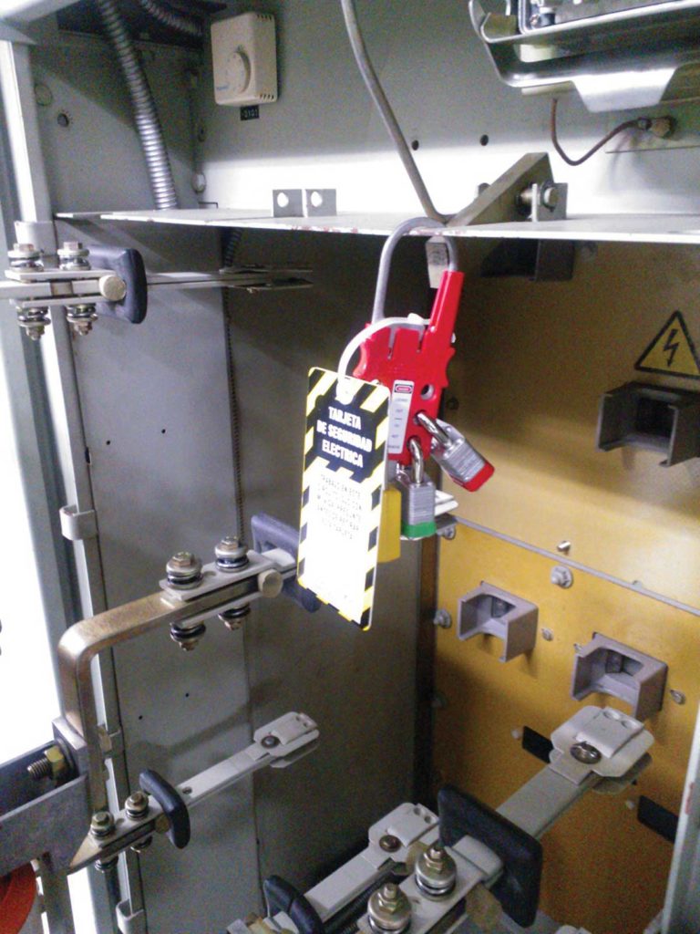 Photo 5. Complex lockout