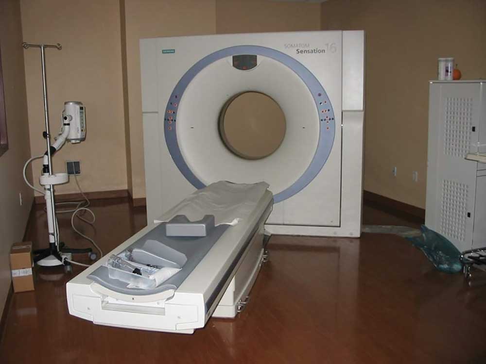 Photo 1. MRI equipment