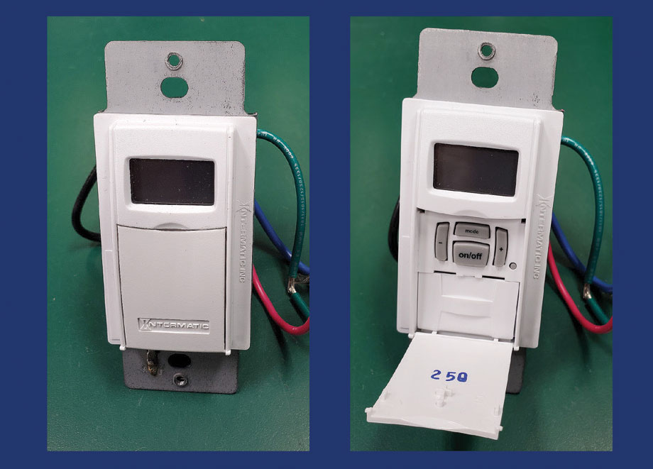 Photo 4. Simple time switch with 7-day settings and battery backup